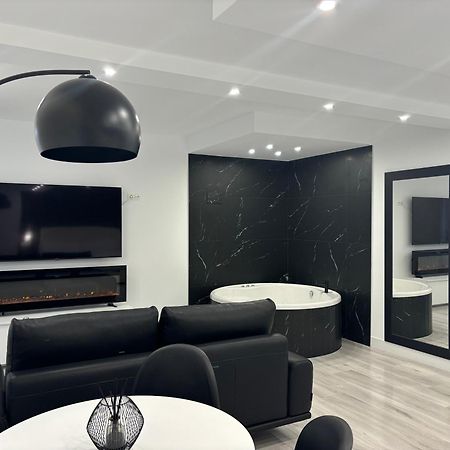 Black And White Suite Cervantes Castro Urdiales Dış mekan fotoğraf