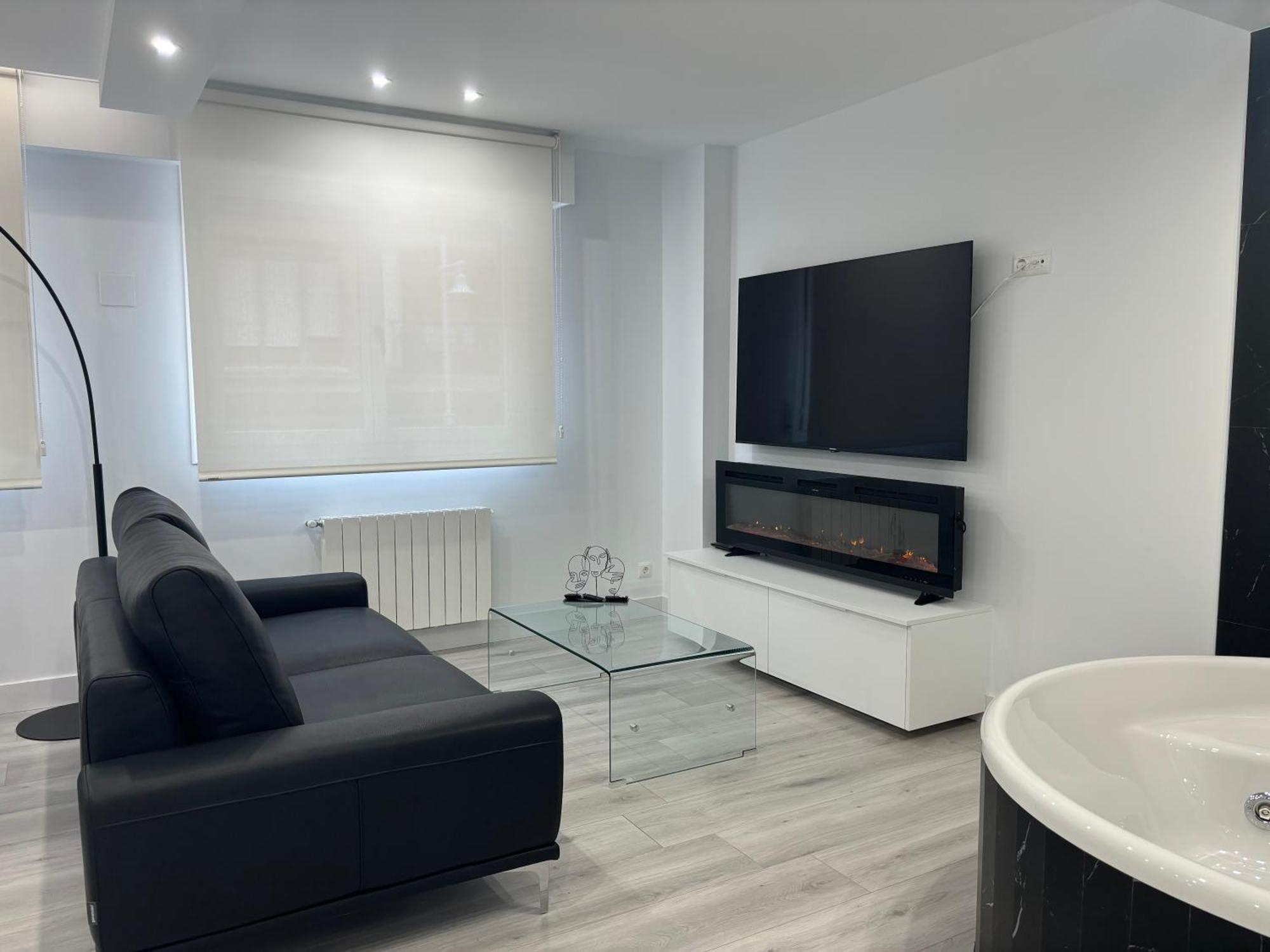 Black And White Suite Cervantes Castro Urdiales Dış mekan fotoğraf