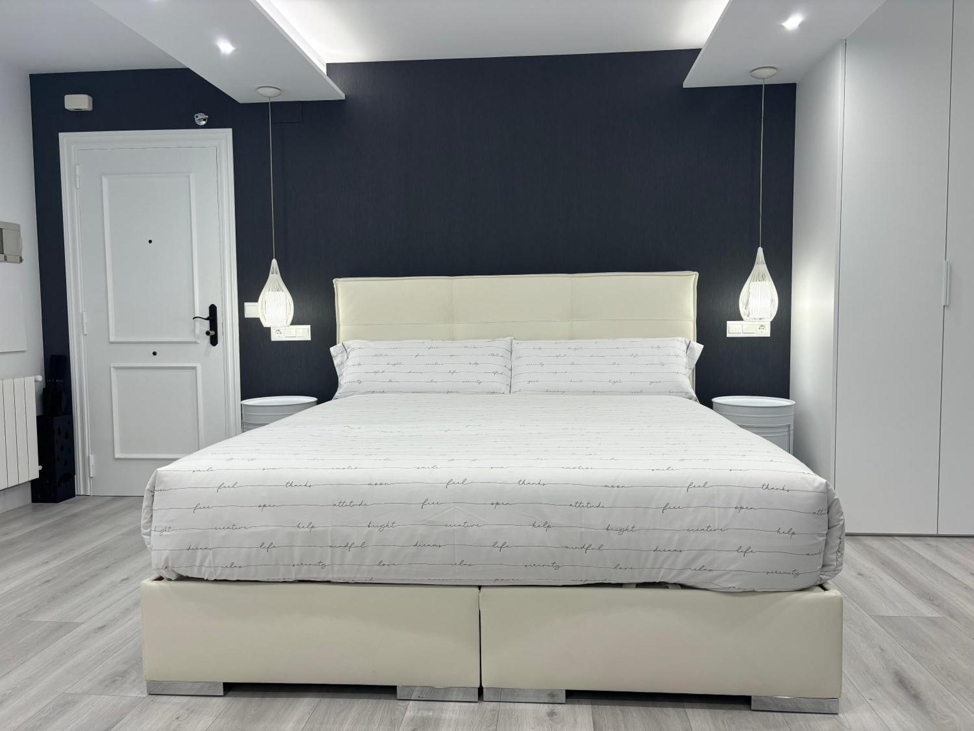 Black And White Suite Cervantes Castro Urdiales Dış mekan fotoğraf