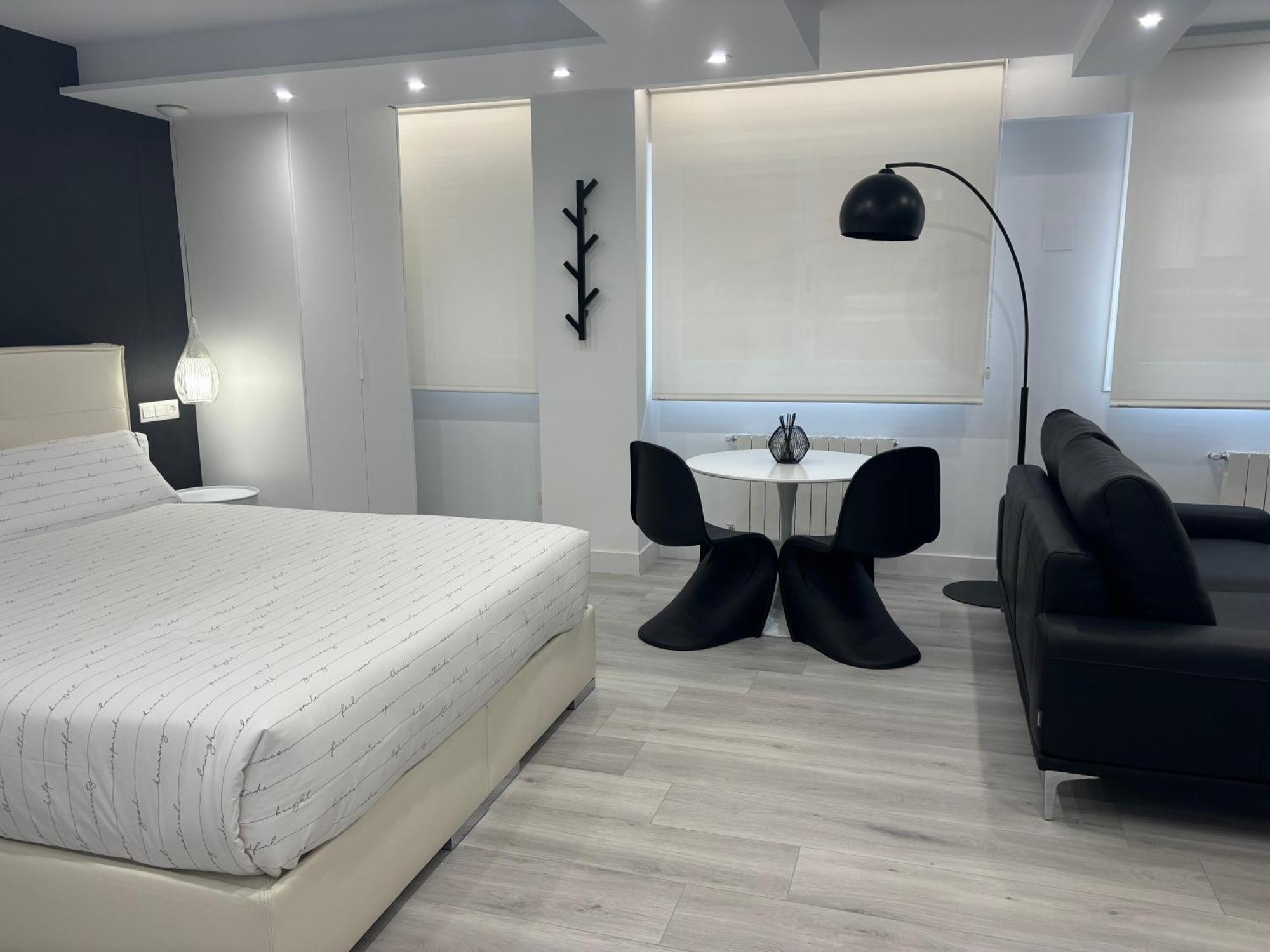 Black And White Suite Cervantes Castro Urdiales Dış mekan fotoğraf