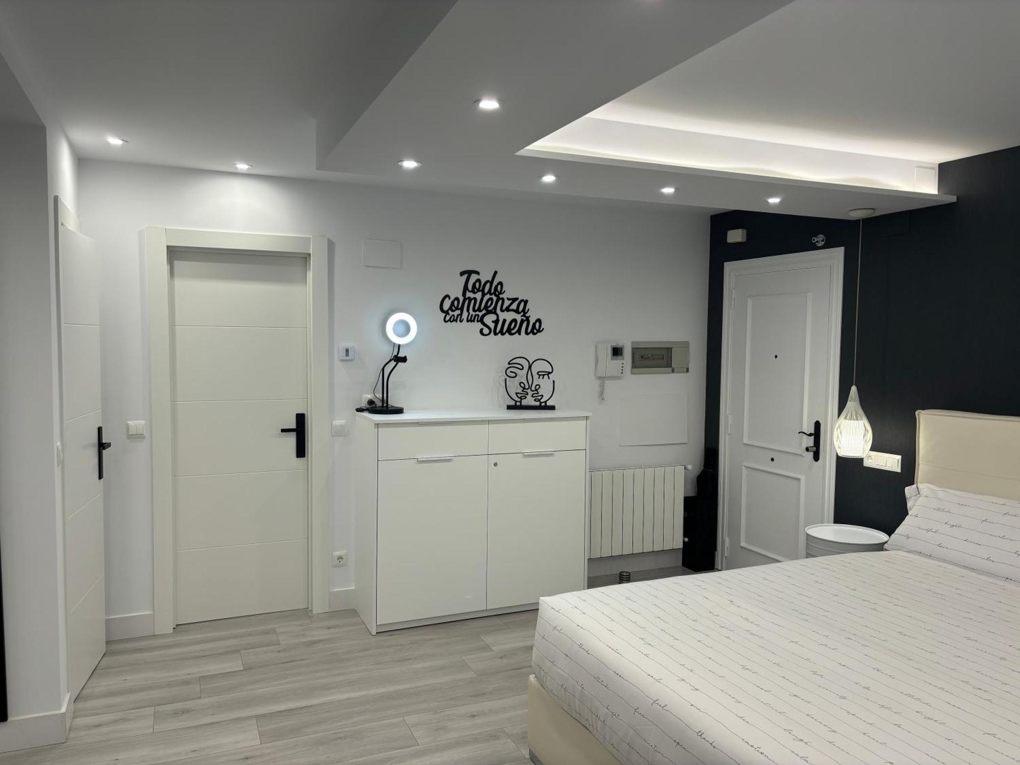 Black And White Suite Cervantes Castro Urdiales Dış mekan fotoğraf