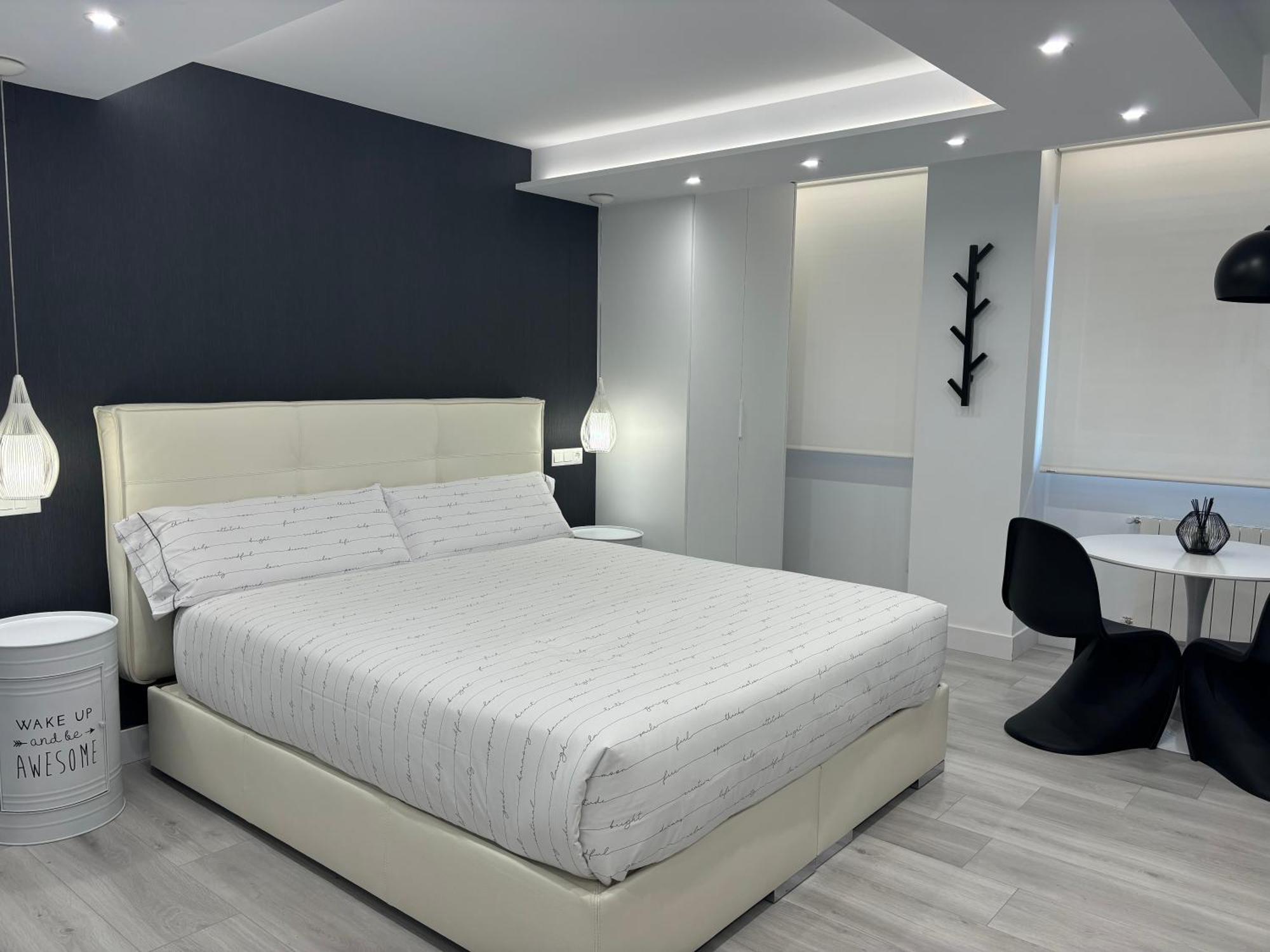 Black And White Suite Cervantes Castro Urdiales Dış mekan fotoğraf